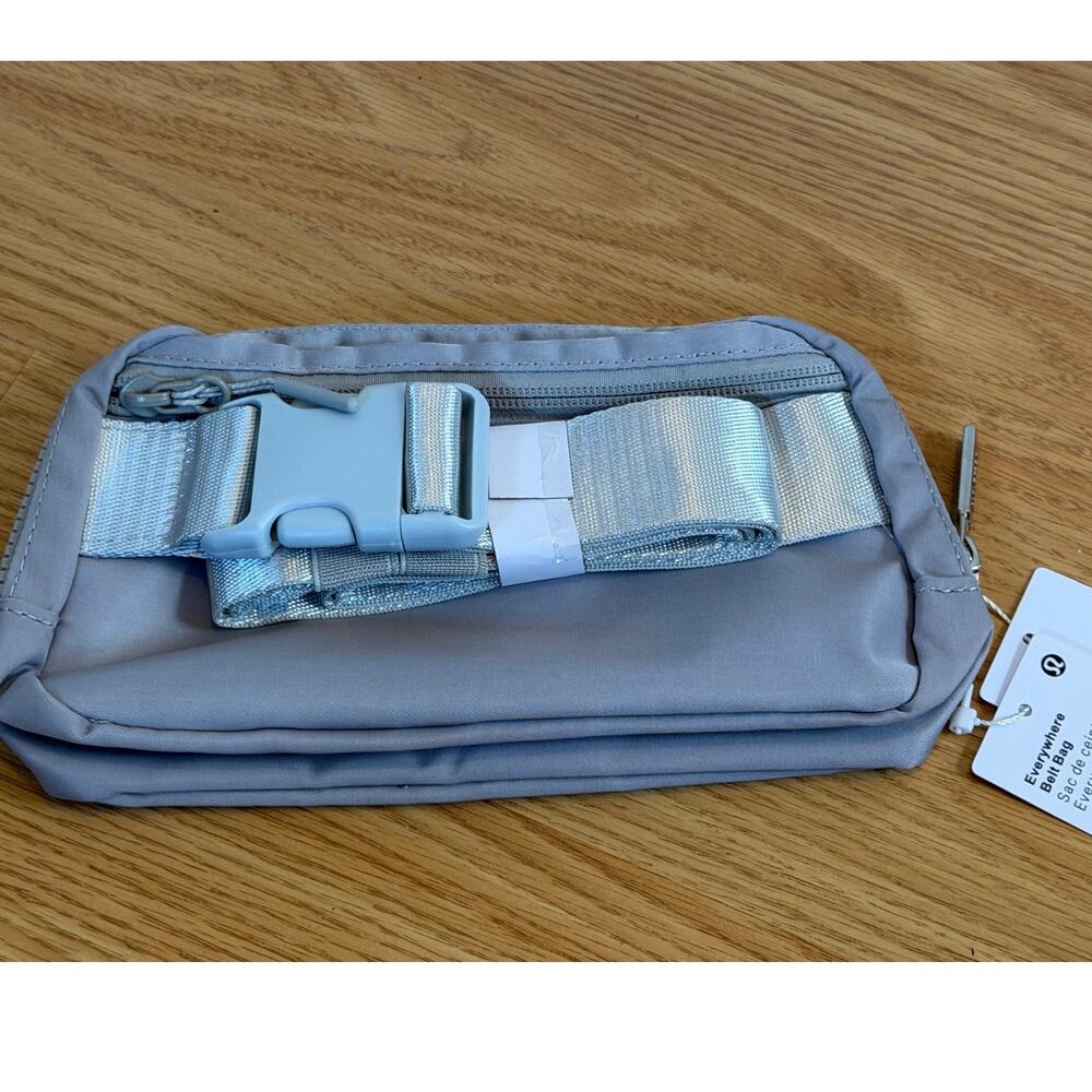 New with Tags Lululemon Grey Belt Bag - Picture 3 of 8